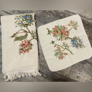 Set 2 Vintage Fieldcrest Coral Blue Floral Bath Towels Fringe Edge USA Made MCM